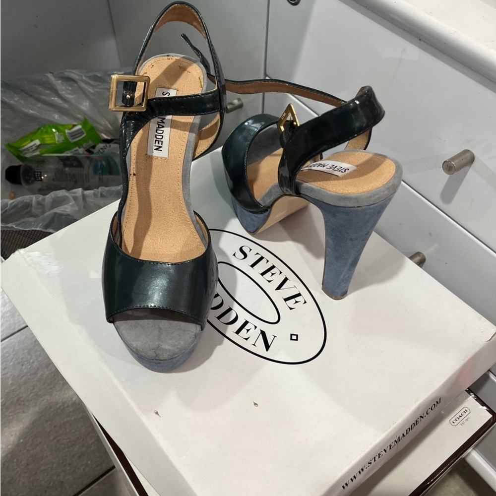 STEVE MADDEN DYNEMITE Blue Patent/SUEDE Pump